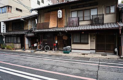 《赛博朋克2077》1.5版本新增了好兄弟杰克的酒